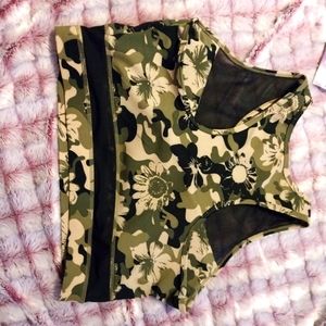 𝟚𝕏 "𝕚𝕟 𝕗𝕝𝕚𝕘𝕙𝕥" ℂ𝕙𝕖𝕖𝕜 𝔹𝕠𝕤𝕤 𝕤𝕡𝕠𝕣𝕥𝕤 𝕓𝕣𝕒